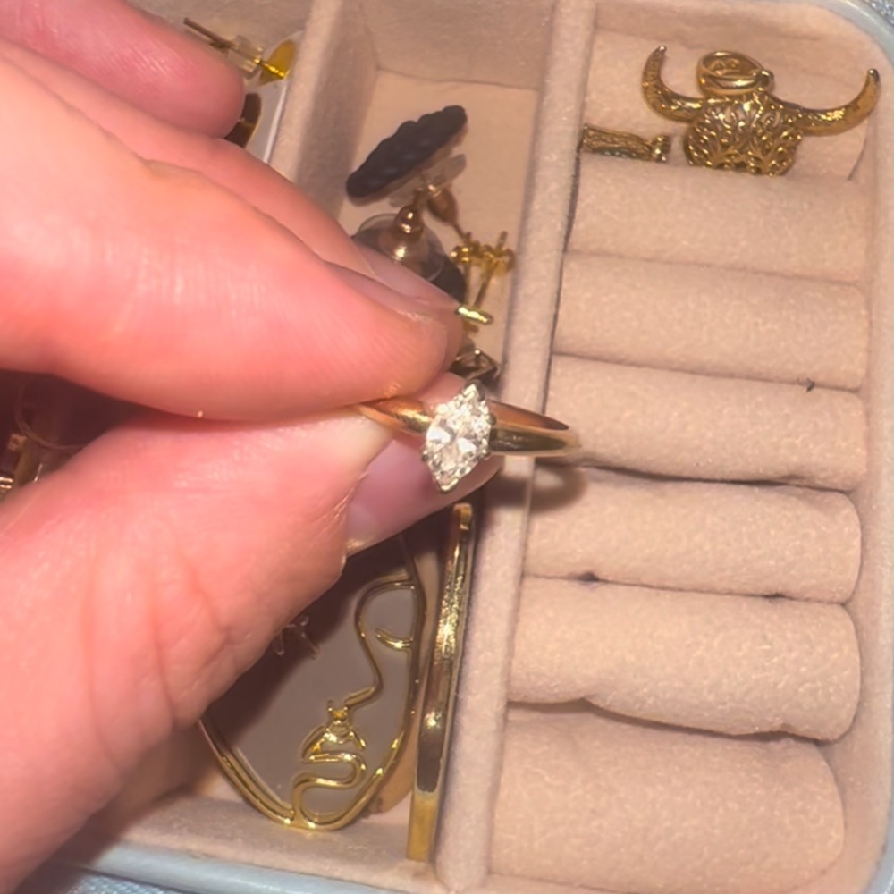 Marquis gold diamond ring